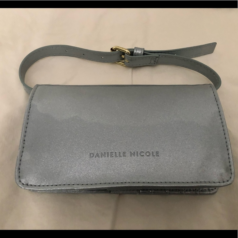 Danielle Nicole Cinderella Crossbody - Picture 2 of 5